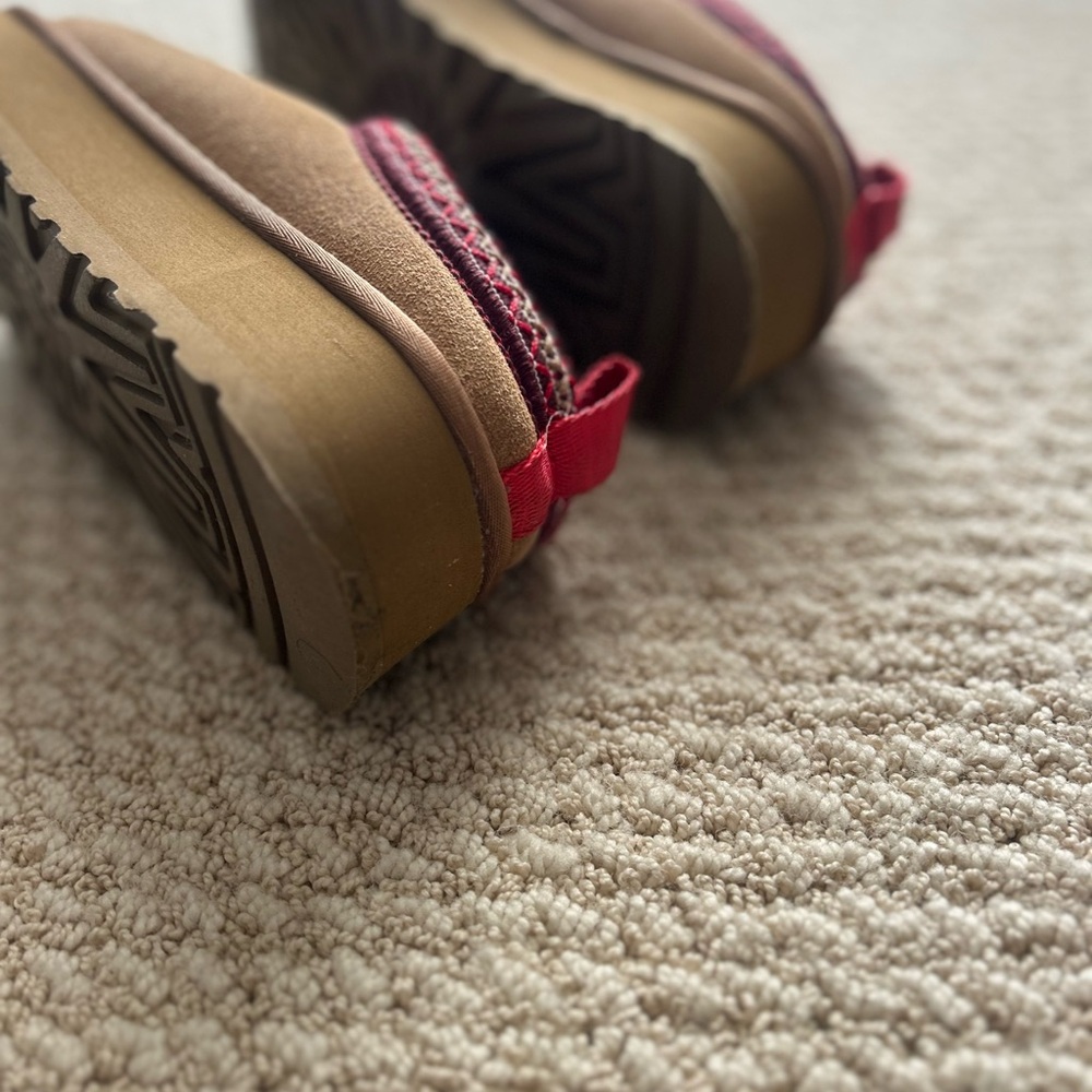 UGG Brown Slip-On Shoes with Red Accents - Picture 4 of 6